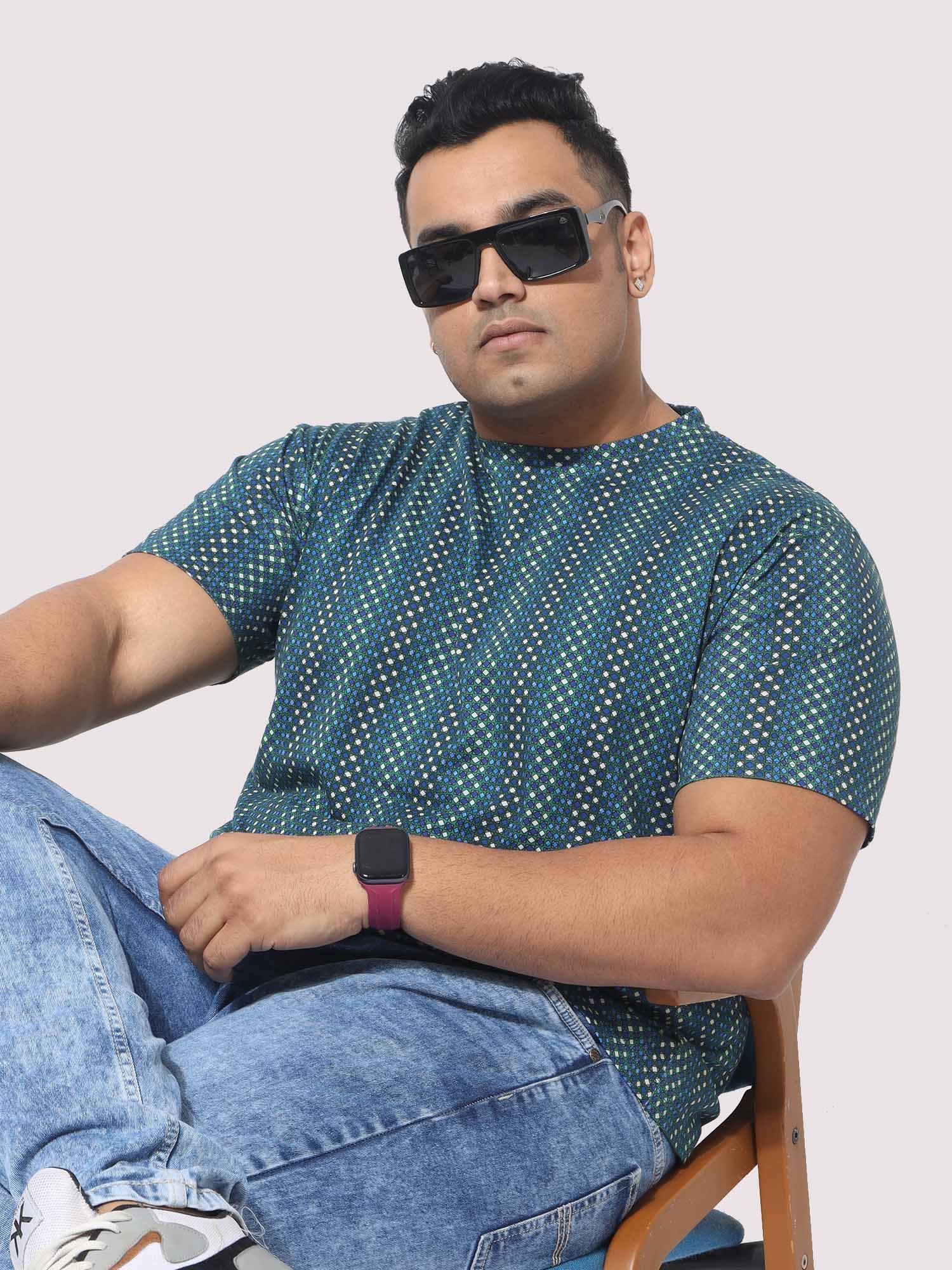 Men Plus Size Matrix Digital Printed Round Neck T-Shirt - Guniaa Fashions